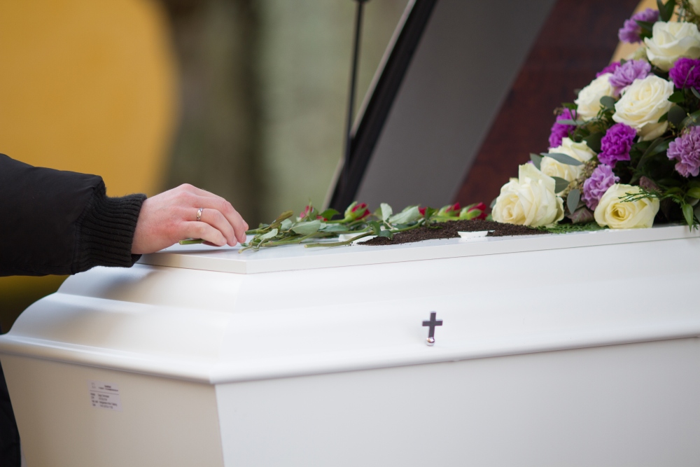 Who Can Perform Funeral Rites When Sending Off the Dearly Departed?